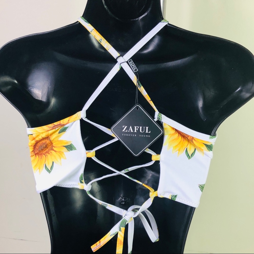 ZAFUL NEW Bikini Top, sunflowers print crisscross back closure - Picture 7 of 9